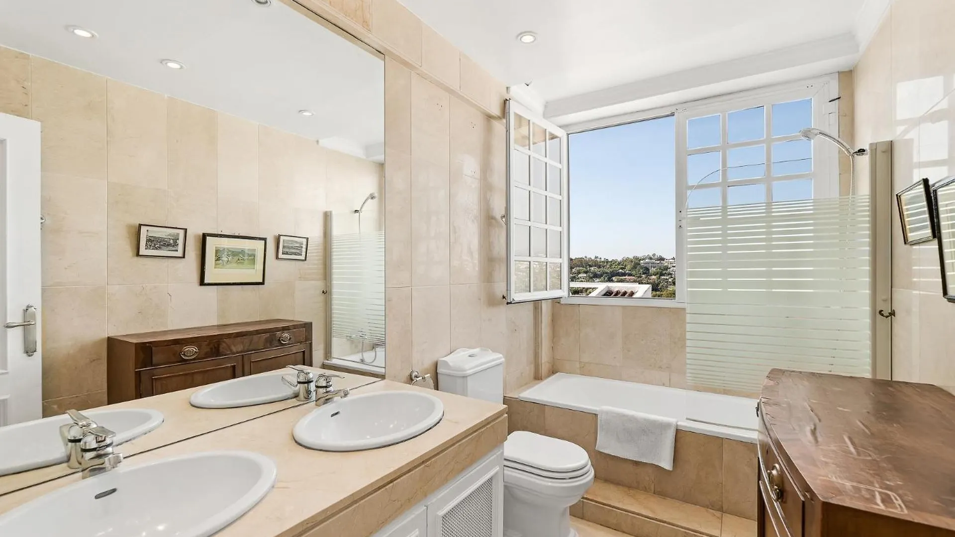 Spacy Stylish Aloha Townhouse Marbellac
